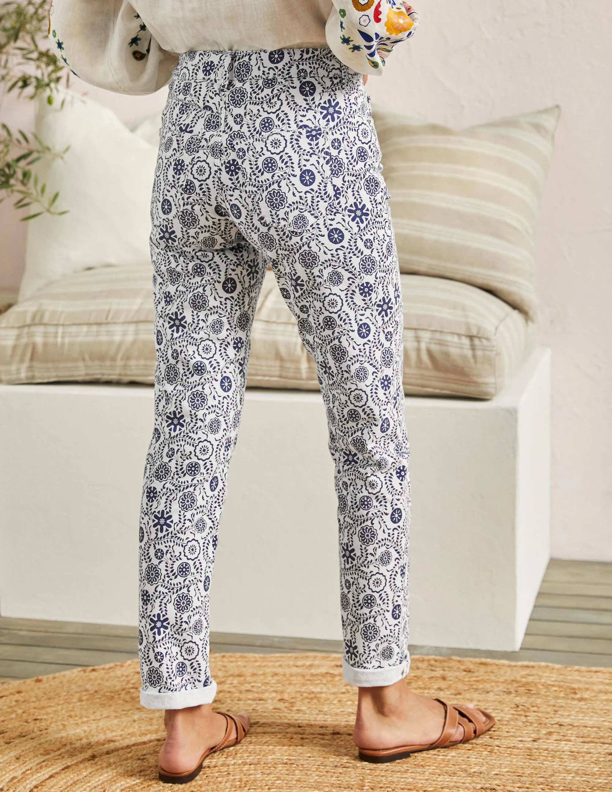Girlfriend Jeans-Ivory. Opulent Garden