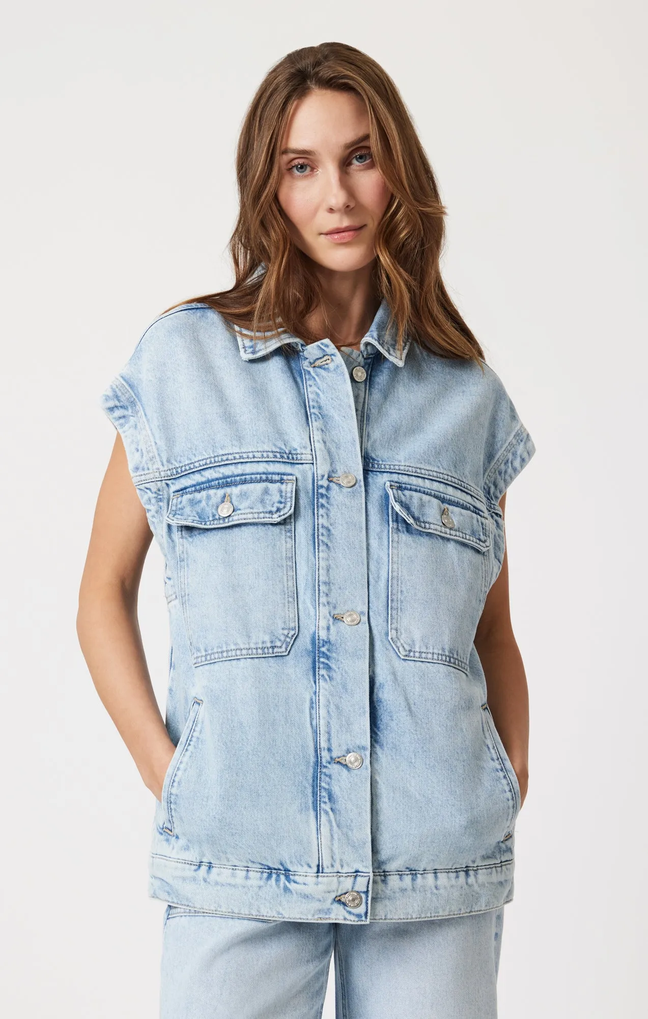 NADIA VEST IN BLEACHED WELL BLUE