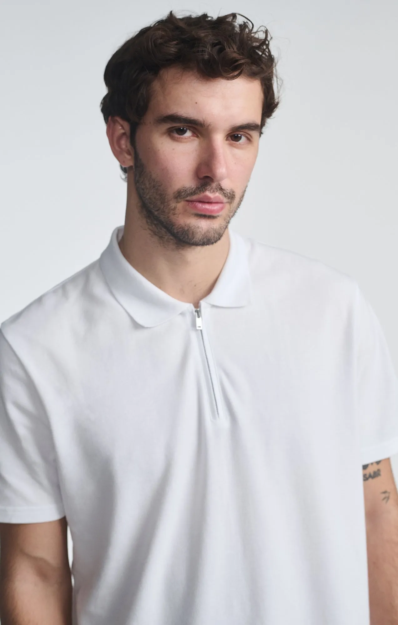 QUARTER ZIP POLO SHIRT IN WHITE