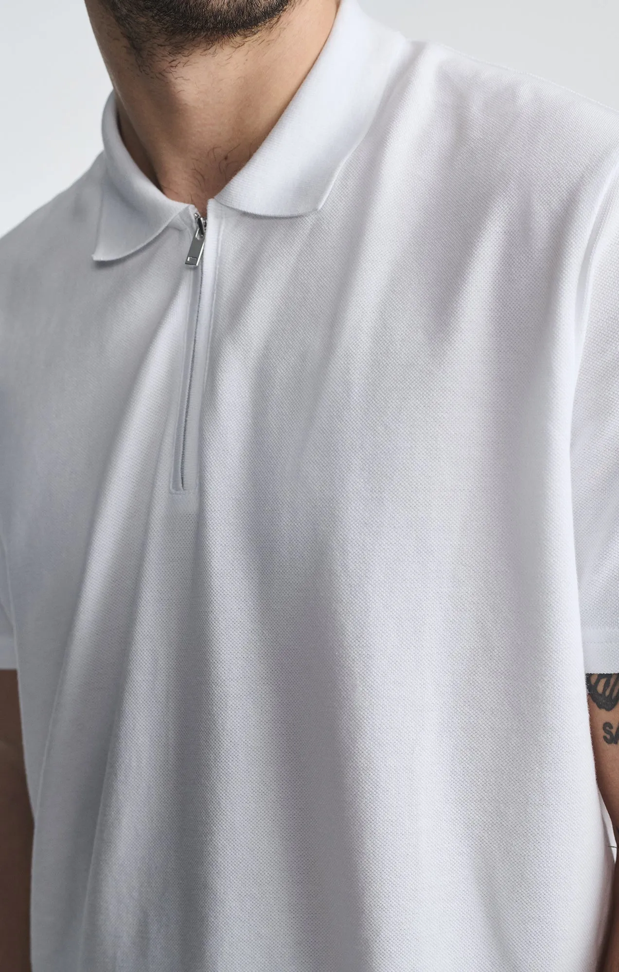 QUARTER ZIP POLO SHIRT IN WHITE