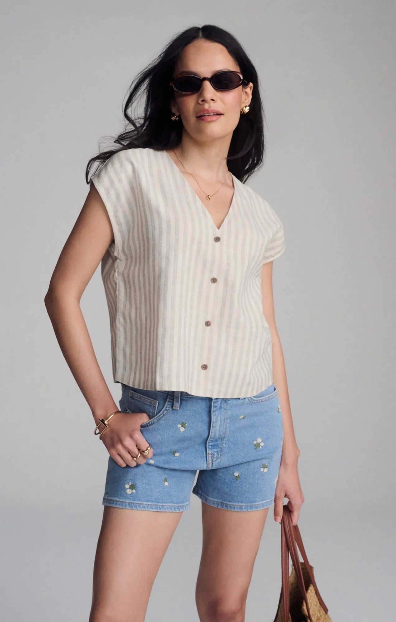 V-NECK SHORT SLEEVE BUTTON SHIRT IN BLACK STRIPE