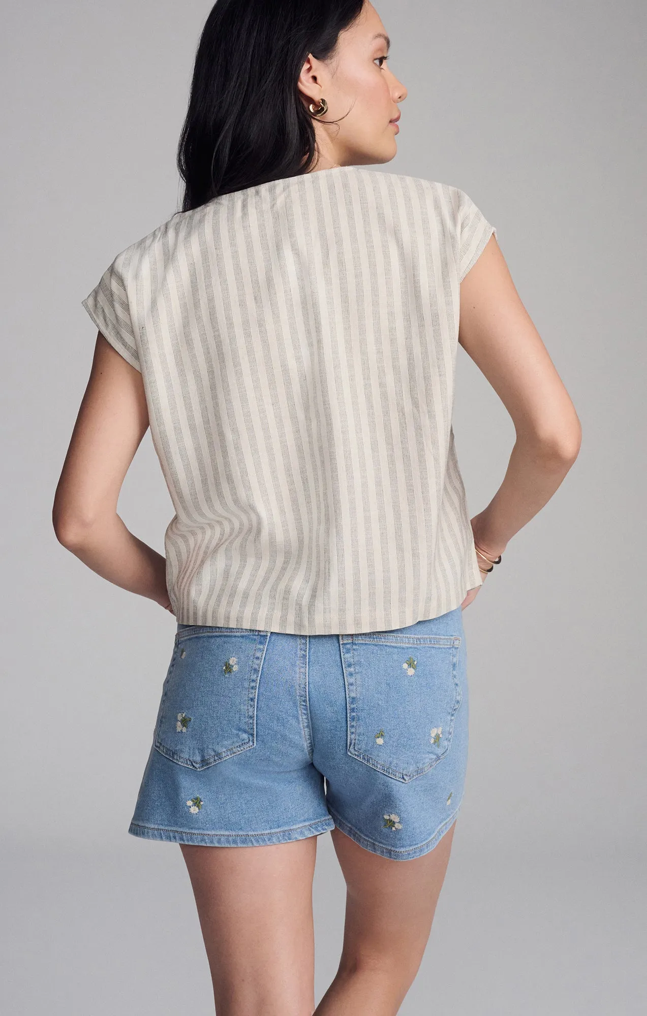 V-NECK SHORT SLEEVE BUTTON SHIRT IN BLACK STRIPE