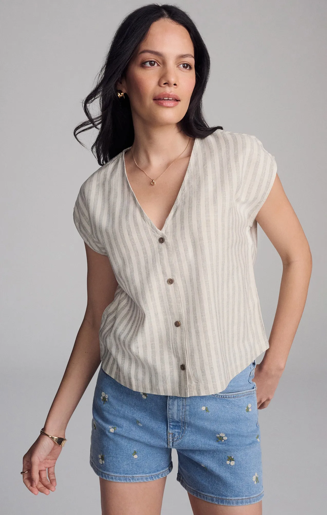 V-NECK SHORT SLEEVE BUTTON SHIRT IN BLACK STRIPE