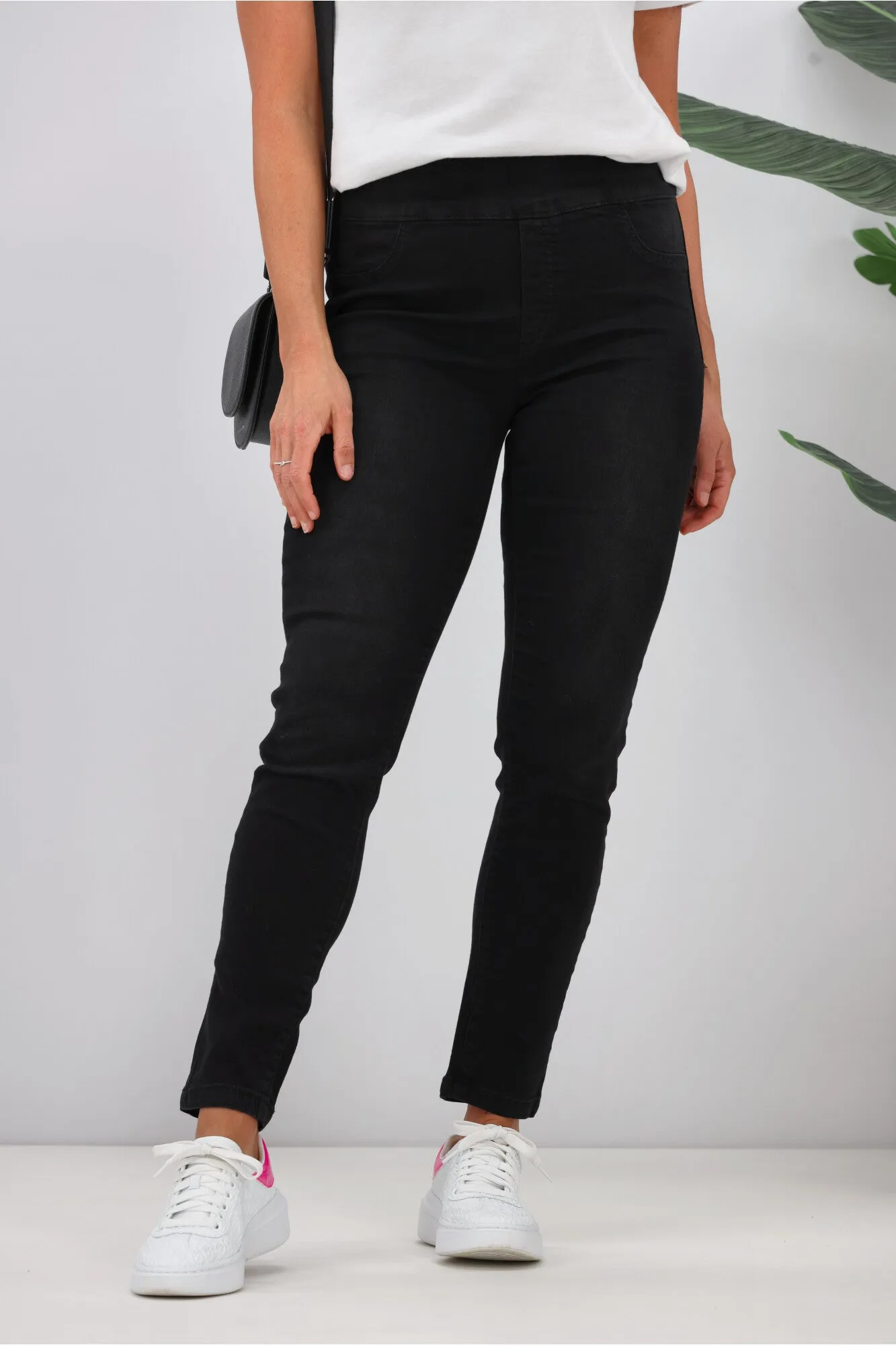 Wakee Denim Moxy Pull On Jean Black