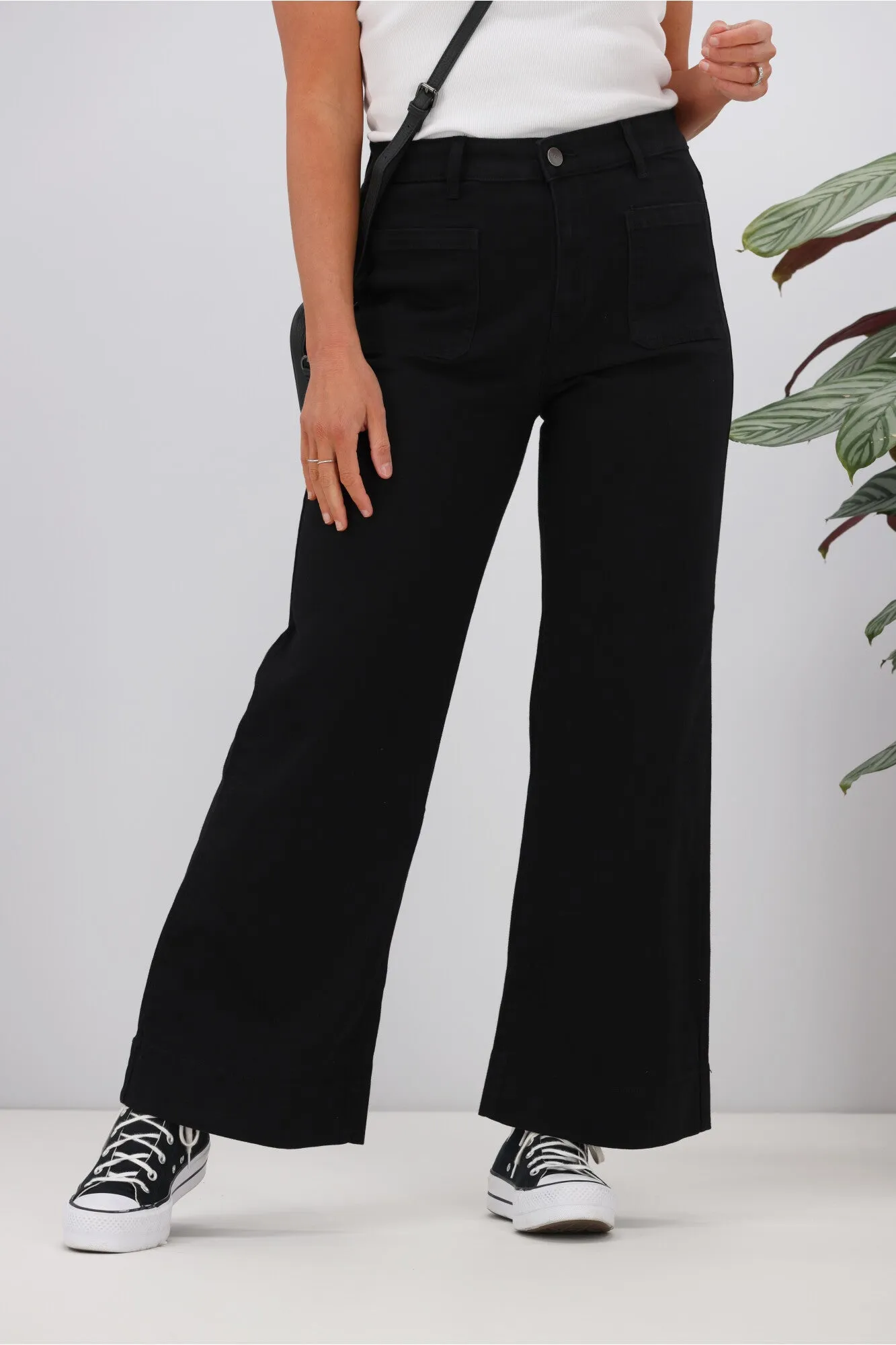 Wakee Lizzy Jean Black